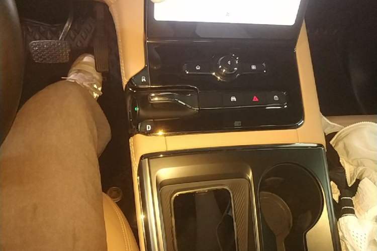 Used Nio ES8 2022 75 kWh Six-Seater Version Audio And AC Panel