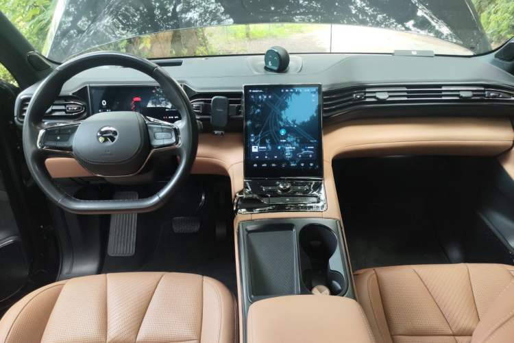Used Nio ES8 2022 75 kWh Six-Seater Version Center Console