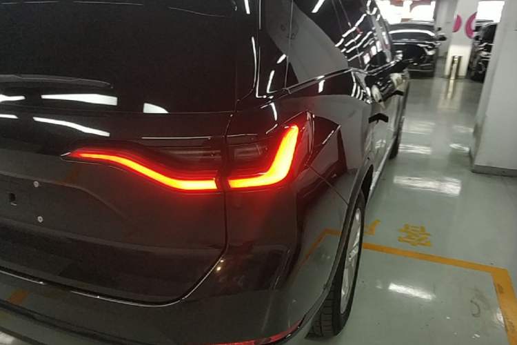 Used Nio ES8 2022 75 kWh Six-Seater Version Exterior 3