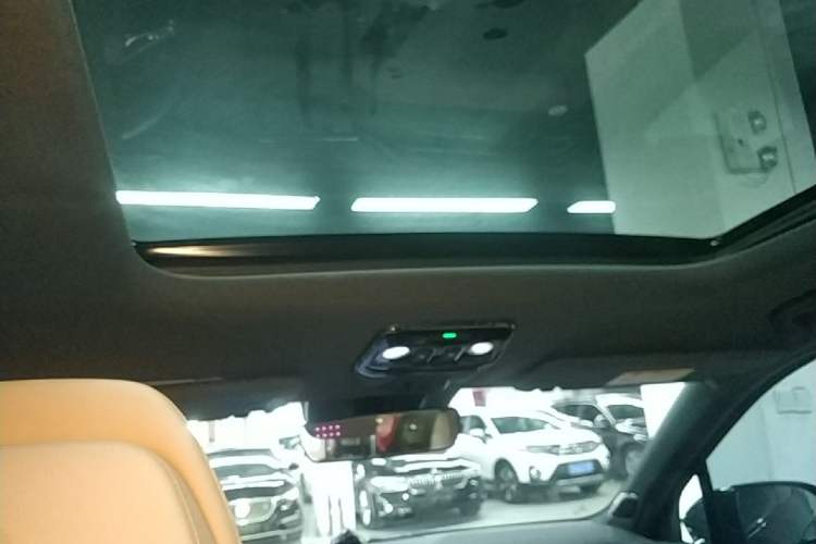 Used Nio ES8 2022 75 kWh Six-Seater Version Headliner