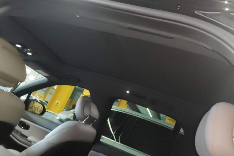 Used Nio ES8 2022 100 kWh Six-Seater Version Headliner
