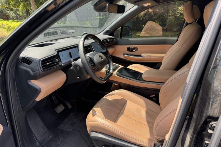 Used Nio ES8 2022 100 kWh Six-Seater Version Interior 2
