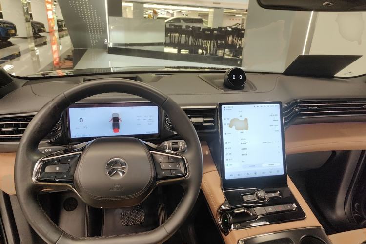 Used Nio ES8 2022 75 kWh Six-Seater Version Interior 2