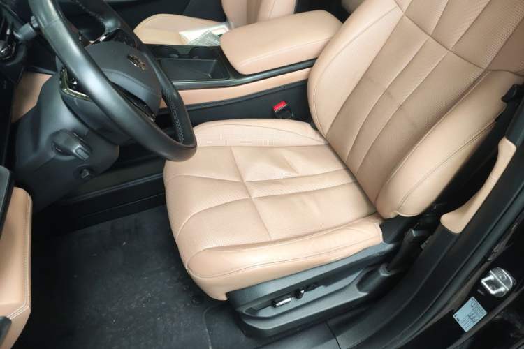 Used Nio ES8 2022 75 kWh Six-Seater Version Left Front Seat
