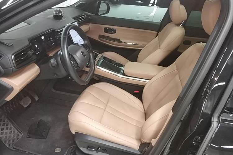 Used Nio ES8 2022 75 kWh Six-Seater Version Left Front Seat