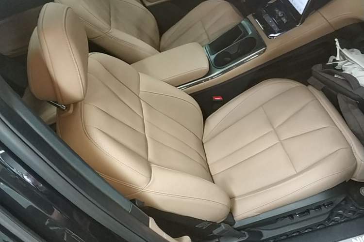 Used Nio ES8 2022 75 kWh Six-Seater Version Right Front Seat