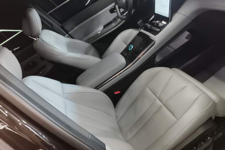Used Nio ES8 2022 100 kWh Six-Seater Version Right Front Seat
