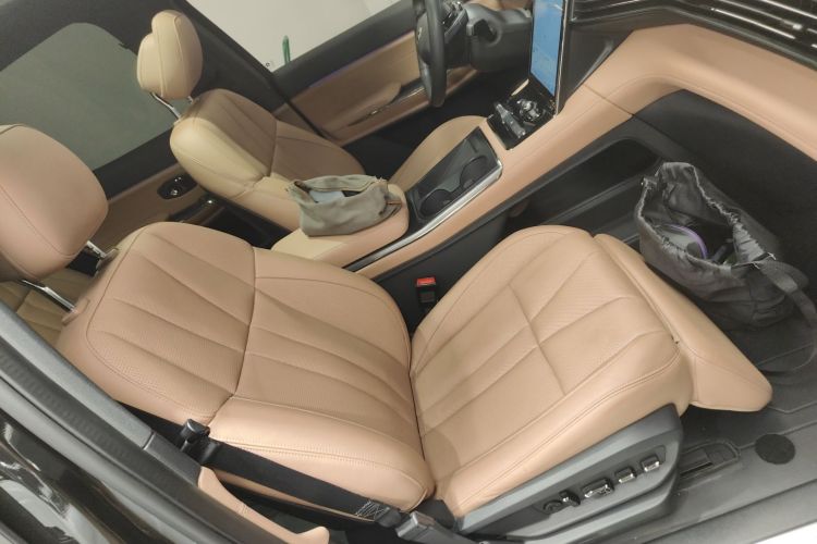 Used Nio ES8 2022 75 kWh Six-Seater Version Right Front Seat