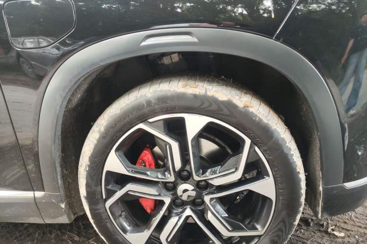 Used Nio ES8 2022 75 kWh Six-Seater Version Right Front Wheel Hub