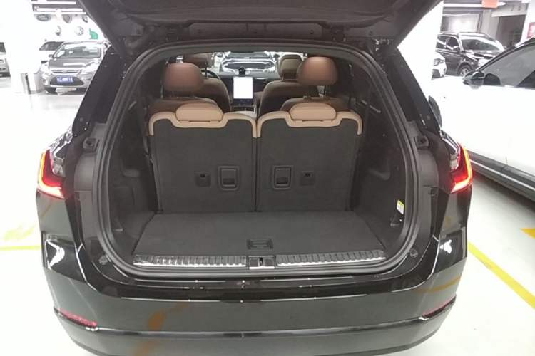 Used Nio ES8 2022 75 kWh Six-Seater Version Trunk