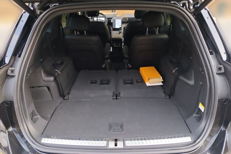 Used Nio ES8 2022 75 kWh Six-Seater Version Trunk