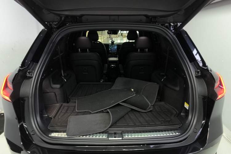 Used Nio ES8 2022 100 kWh Six-Seater Version Trunk