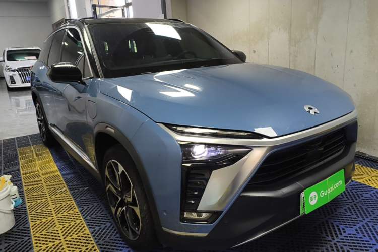 Used Nio ES8 2022 100kWh Signature Edition Six-Seater Front Right 45 Deg
