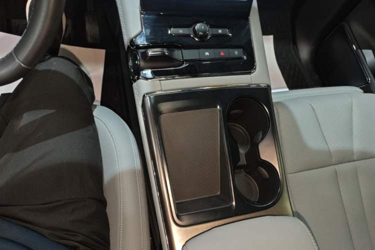Used Nio ES8 2022 75 kWh 7-Seater Version Gear Lever