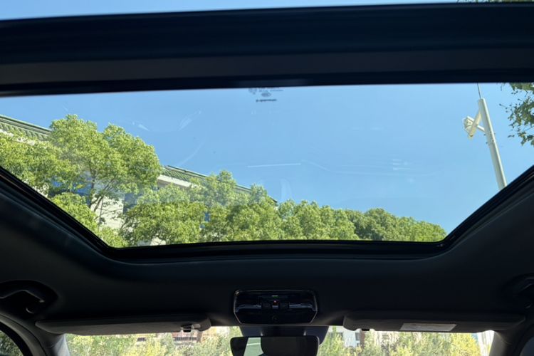 Used Nio ES8 2022 100 kWh Six-Seater Version Headliner