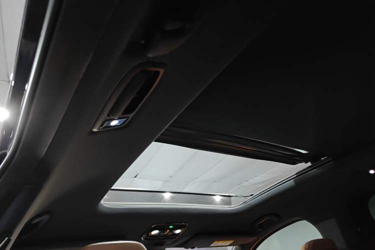 Used Nio ES8 2022 75 kWh Six-Seater Version Headliner
