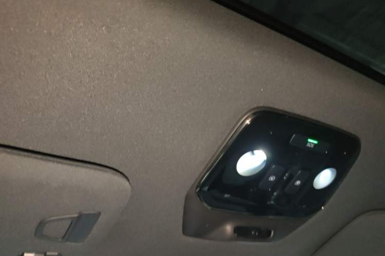Used Nio ES8 2022 75 kWh 7-Seater Version Headliner