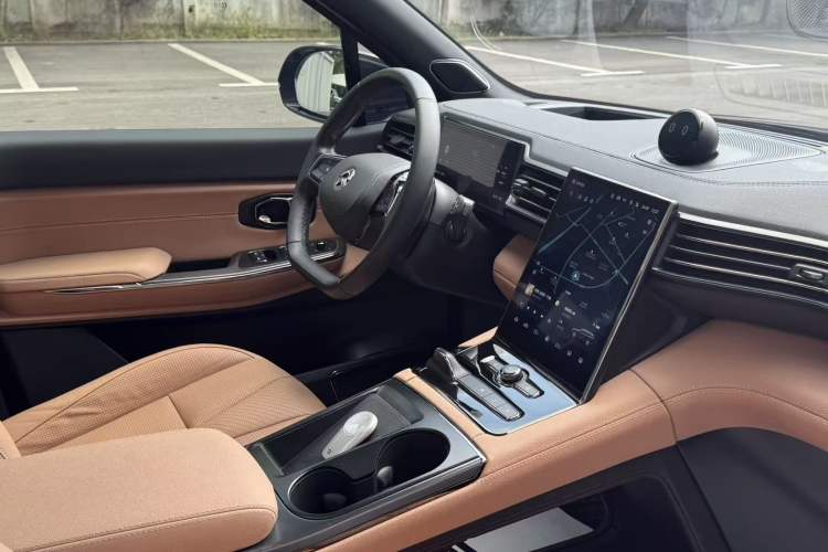 Used Nio ES8 2022 75 kWh 7-Seater Version Interior 11