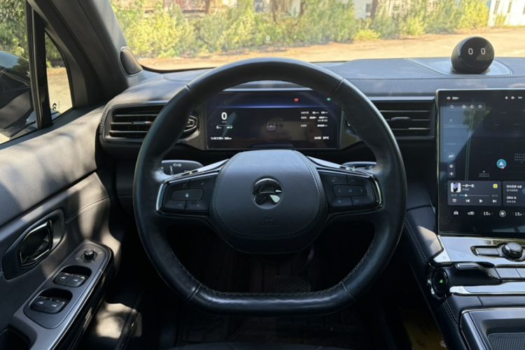 Used Nio ES8 2022 100 kWh Six-Seater Version Interior 2