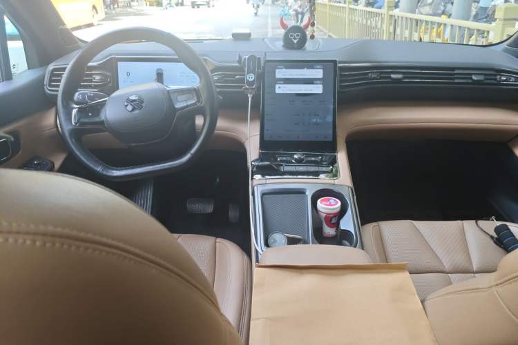 Used Nio ES8 2022 100 kWh Six-Seater Version Interior 2