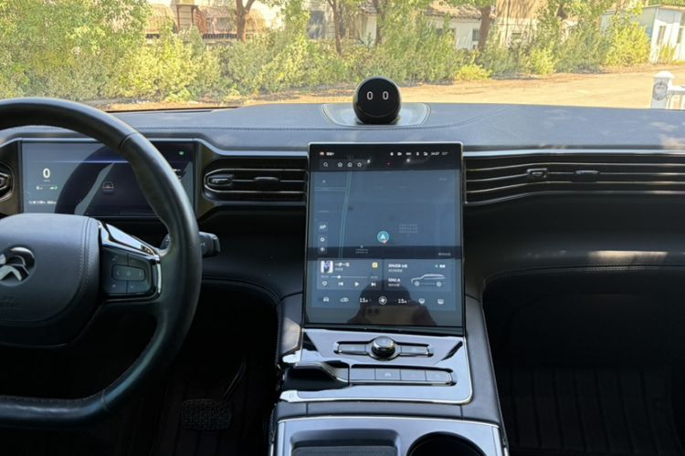 Used Nio ES8 2022 100 kWh Six-Seater Version Interior 4