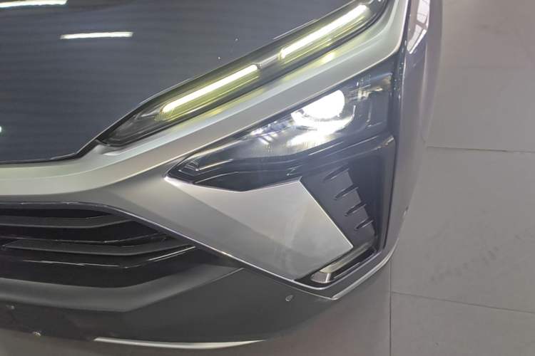 Used Nio ES8 2022 75 kWh 7-Seater Version Left Front Headlight