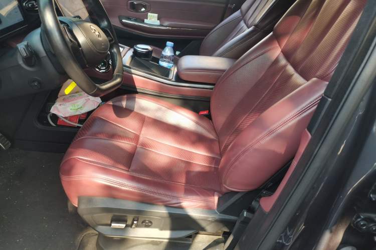 Used Nio ES8 2022 75 kWh Flagship Version Six Seats Left Front Seat