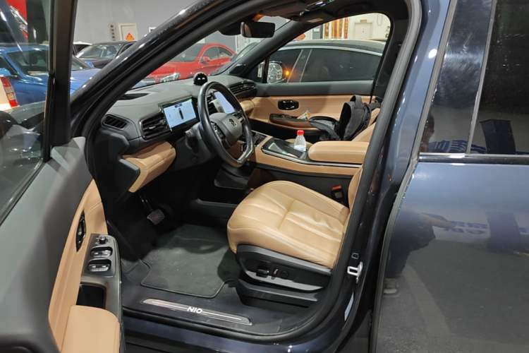 Used Nio ES8 2022 75 kWh Six-Seater Version Left Front Seat