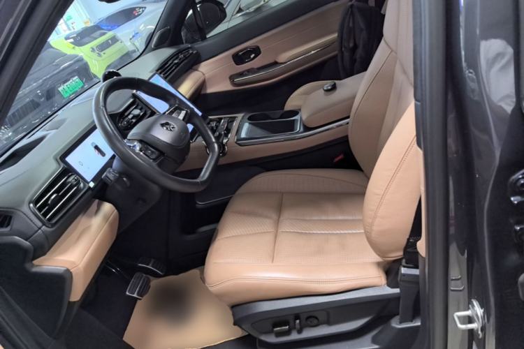 Used Nio ES8 2022 75 kWh Six-Seater Version Left Front Seat