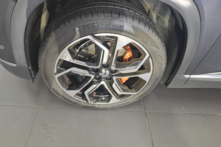 Used Nio ES8 2022 75 kWh 7-Seater Version Left Front Wheel Hub