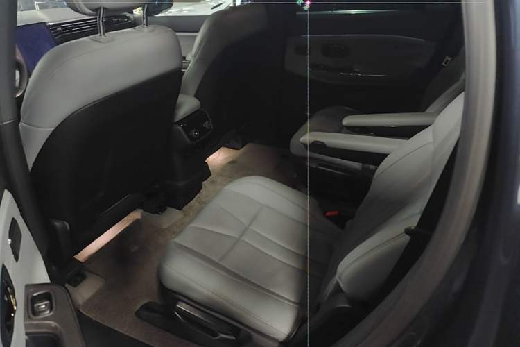 Used Nio ES8 2022 75 kWh Six-Seater Version Left Rear Seat