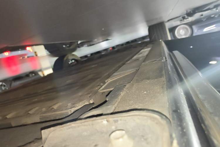 Used Nio ES8 2022 75 kWh 7-Seater Version Left Side Sill