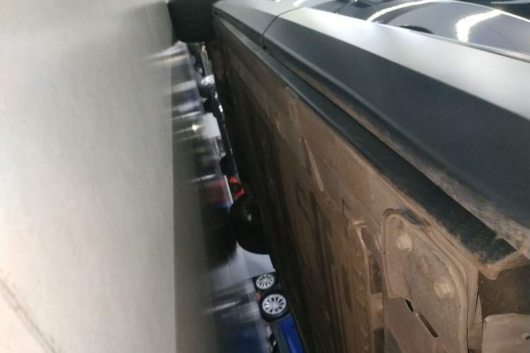 Used Nio ES8 2022 75 kWh 7-Seater Version Left Side Sill