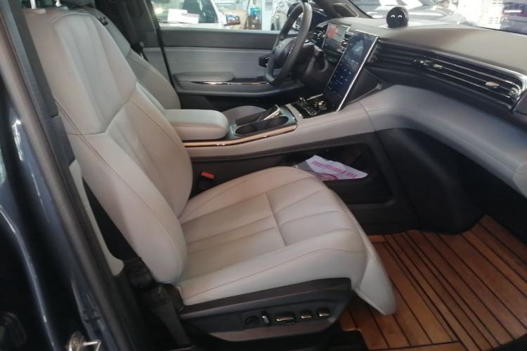 Used Nio ES8 2022 100 kWh Six-Seater Version Right Front Seat