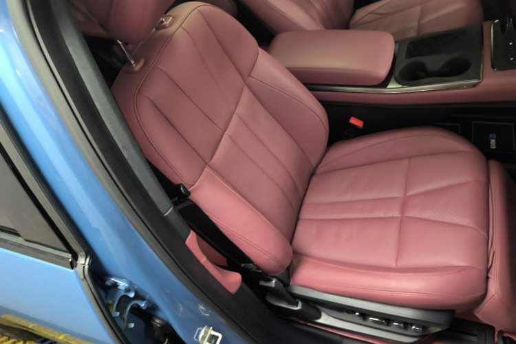 Used Nio ES8 2022 100kWh Signature Edition Six-Seater Right Front Seat