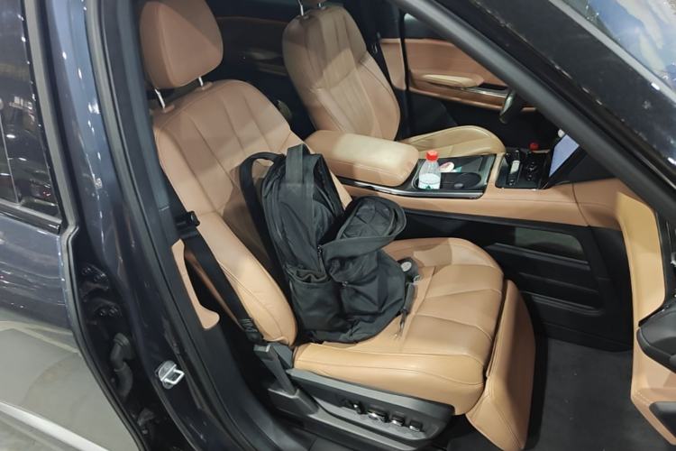 Used Nio ES8 2022 75 kWh Six-Seater Version Right Front Seat
