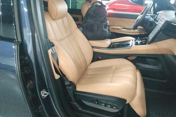 Used Nio ES8 2022 75 kWh 7-Seater Version Right Front Seat