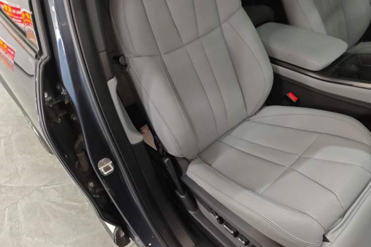 Used Nio ES8 2022 75 kWh 7-Seater Version Right Front Seat