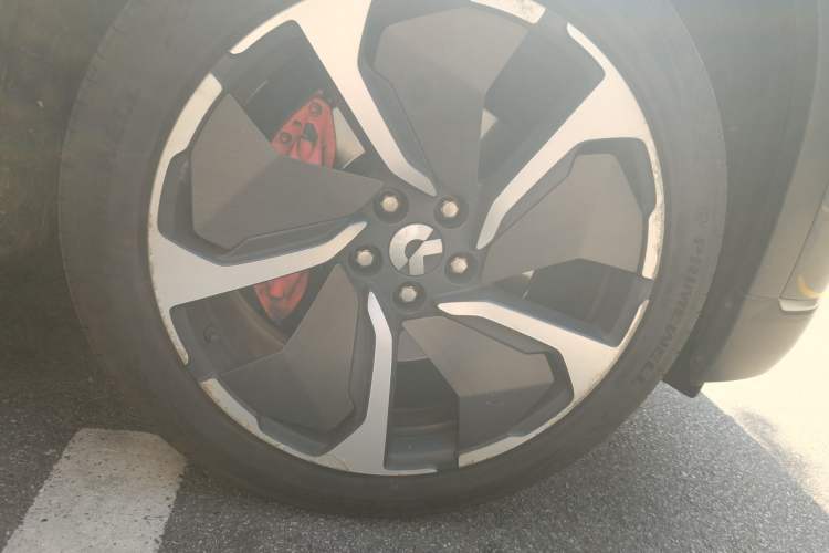 Used Nio ES8 2022 75 kWh Flagship Version Six Seats Right Front Wheel Hub
