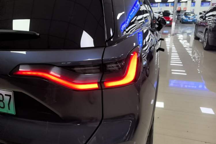 Used Nio ES8 2022 75 kWh Six-Seater Version Right Rear Taillight