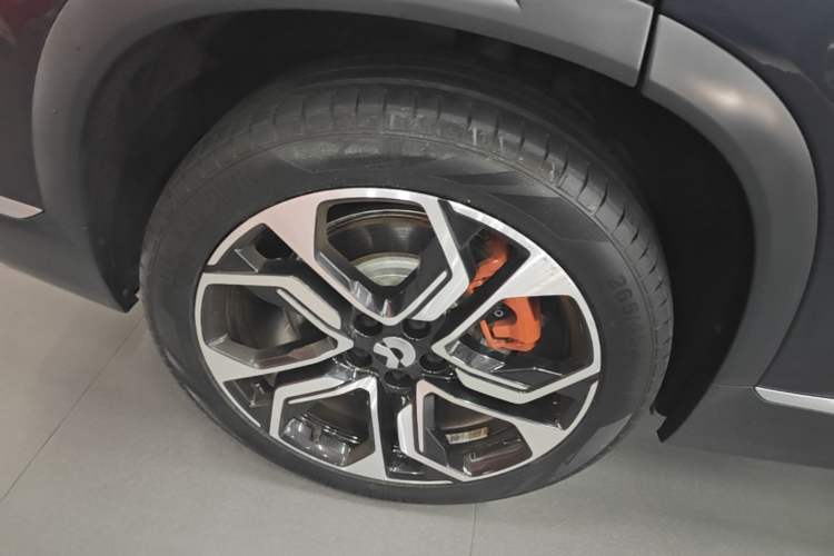 Used Nio ES8 2022 75 kWh 7-Seater Version Right Rear Wheel Hub