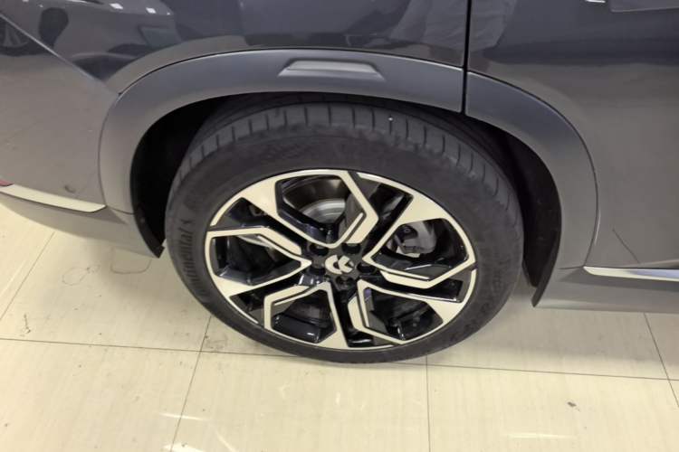 Used Nio ES8 2022 75 kWh Six-Seater Version Right Rear Wheel Hub