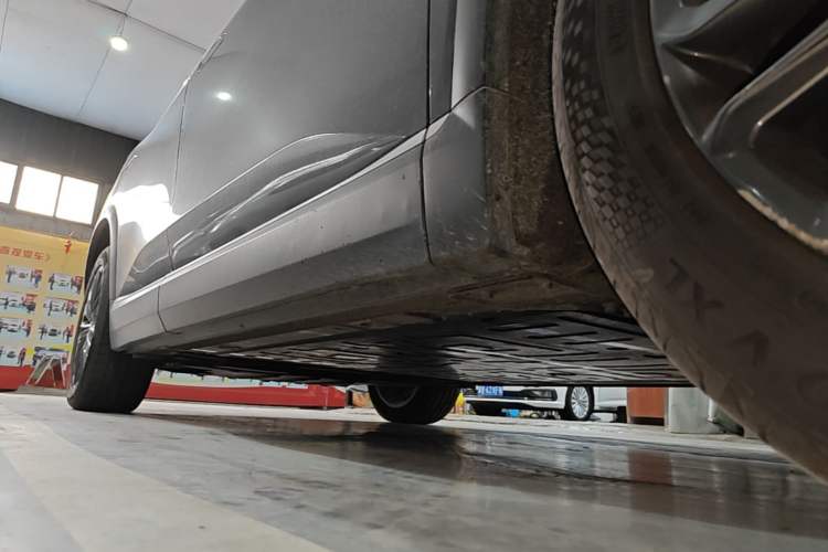 Used Nio ES8 2022 75 kWh Six-Seater Version Right Side Sill