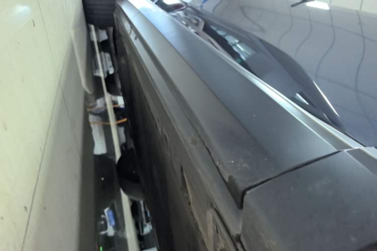 Used Nio ES8 2022 75 kWh Six-Seater Version Right Side Sill