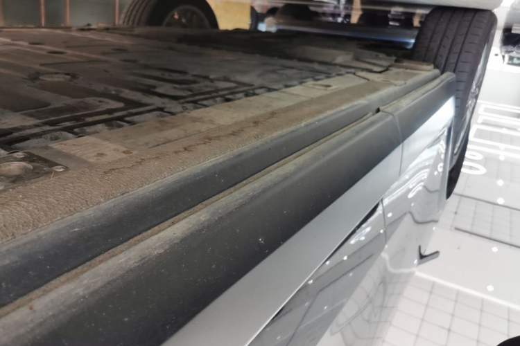 Used Nio ES8 2022 100 kWh Six-Seater Version Right Side Sill