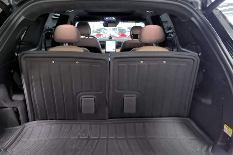 Used Nio ES8 2022 75 kWh Six-Seater Version Trunk