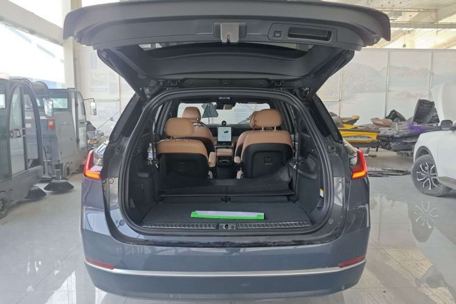 Used Nio ES8 2022 100 kWh Six-Seater Version Trunk
