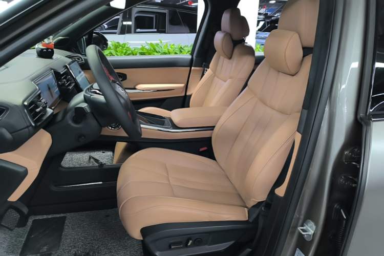 Used Nio ES8 2022 75 kWh Six-Seater Version Left Front Seat