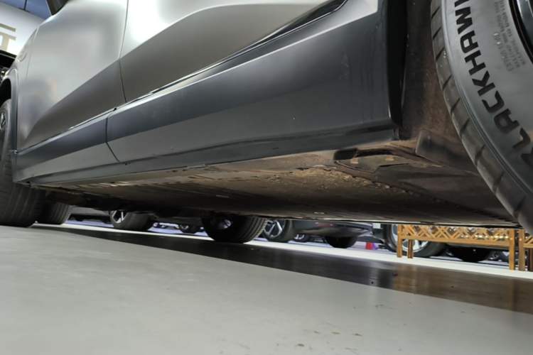 Used Nio ES8 2022 75 kWh Six-Seater Version Left Side Sill