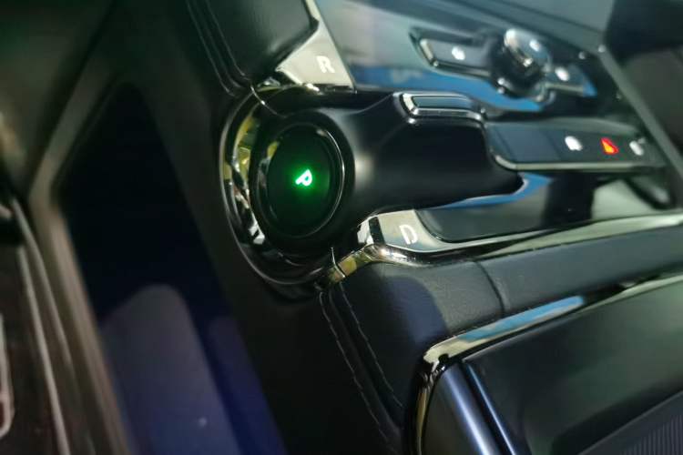 Used Nio ES8 2022 75 kWh Six-Seater Version Gear Lever